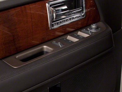 2011 Lincoln Navigator Base