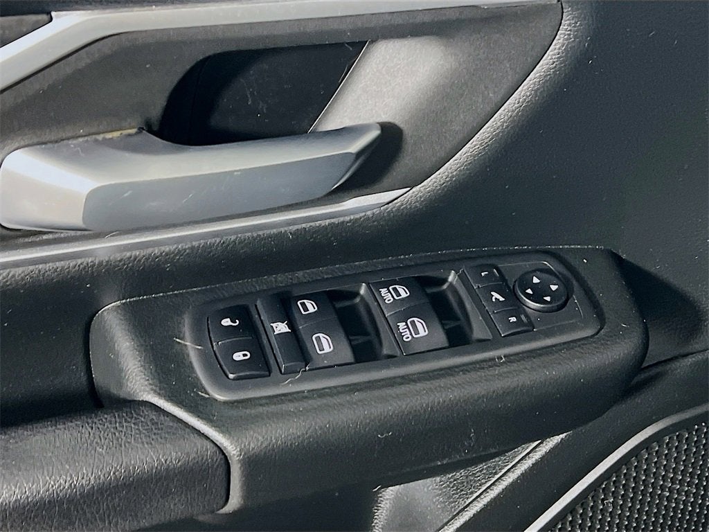 2020 RAM 1500 Big Horn Crew Cab 4x4 5'7" Box