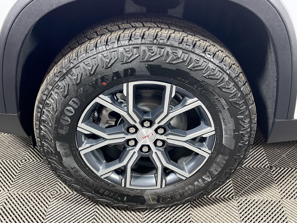 2025 GMC Acadia AT4
