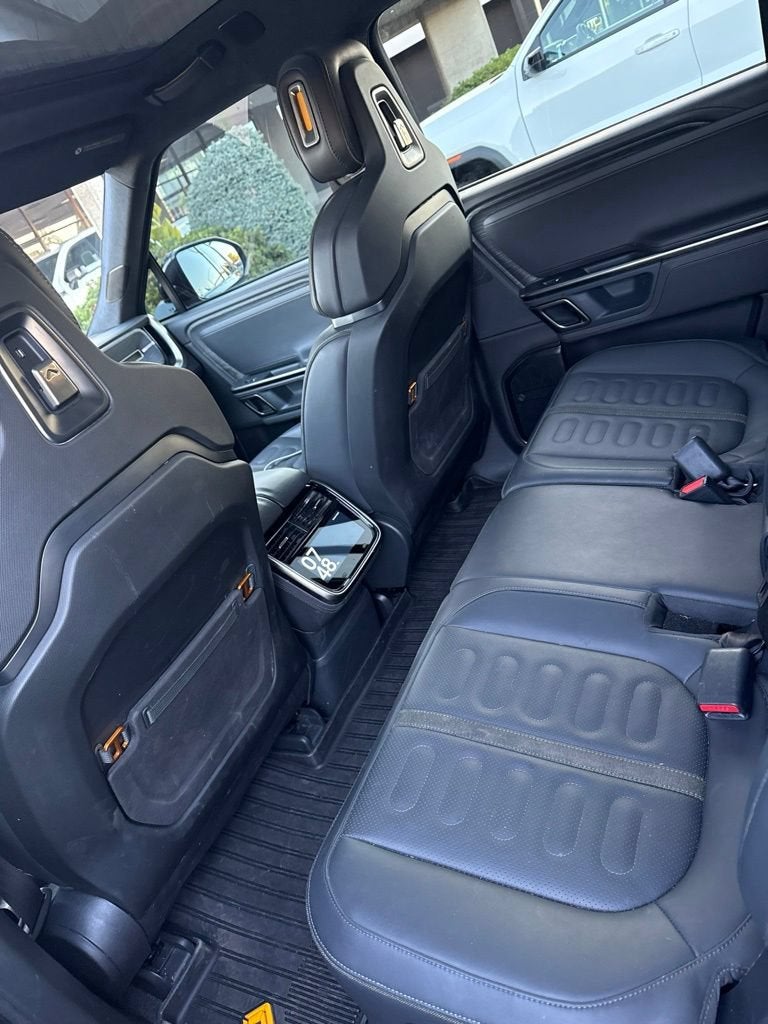 2023 RIVIAN R1S Adventure