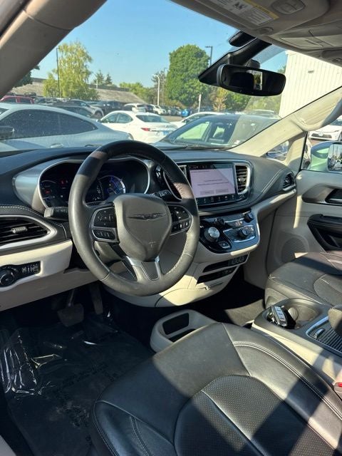 2022 Chrysler Pacifica Hybrid Touring L