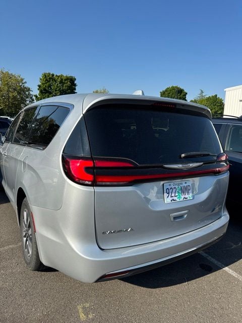 2022 Chrysler Pacifica Hybrid Touring L