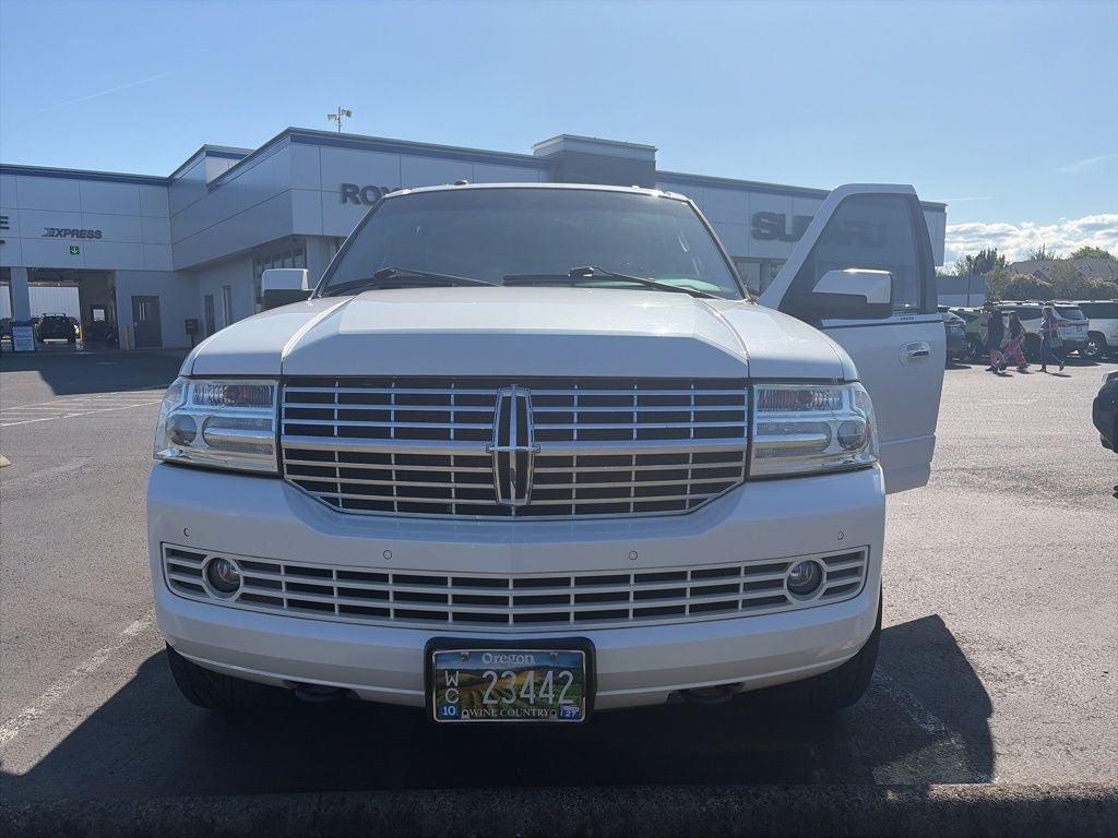 2011 Lincoln Navigator Base