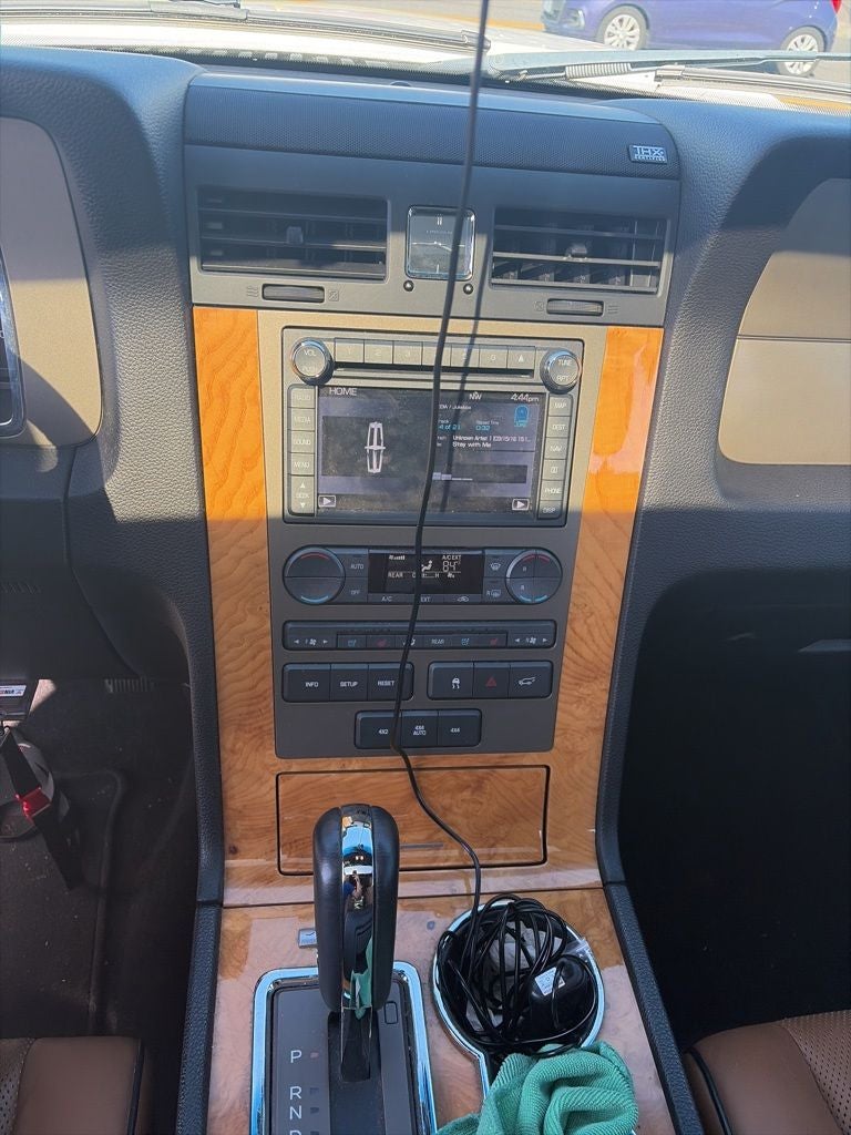 2011 Lincoln Navigator Base