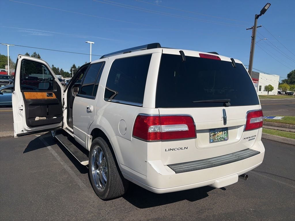 2011 Lincoln Navigator Base