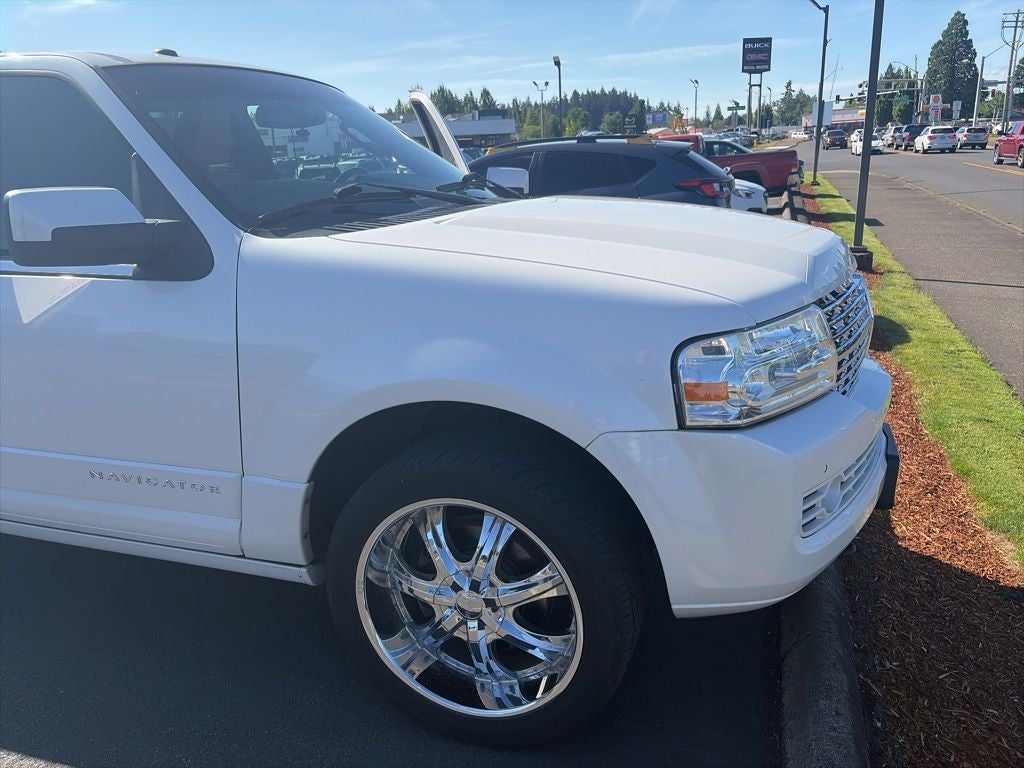2011 Lincoln Navigator Base