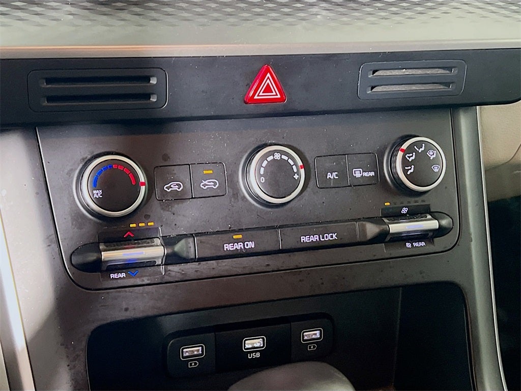 2024 Kia Carnival LX