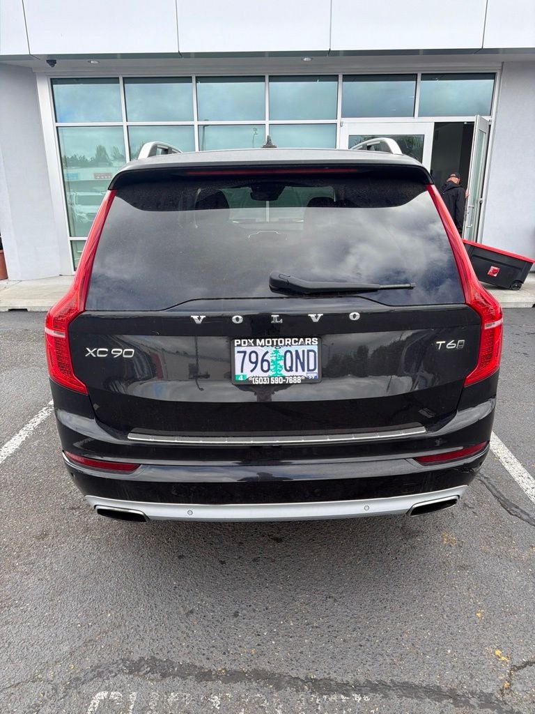 2016 Volvo XC90 T6 Momentum