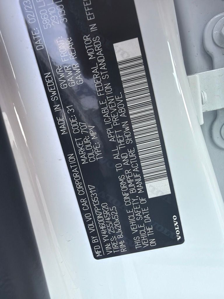 2023 Volvo XC60 Recharge Plug-In Hybrid T8 Plus Bright Theme