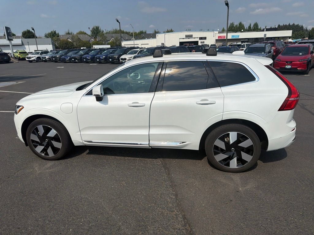 2023 Volvo XC60 Recharge Plug-In Hybrid T8 Plus Bright Theme
