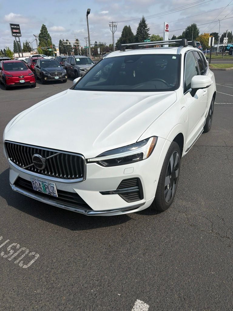2023 Volvo XC60 Recharge Plug-In Hybrid T8 Plus Bright Theme