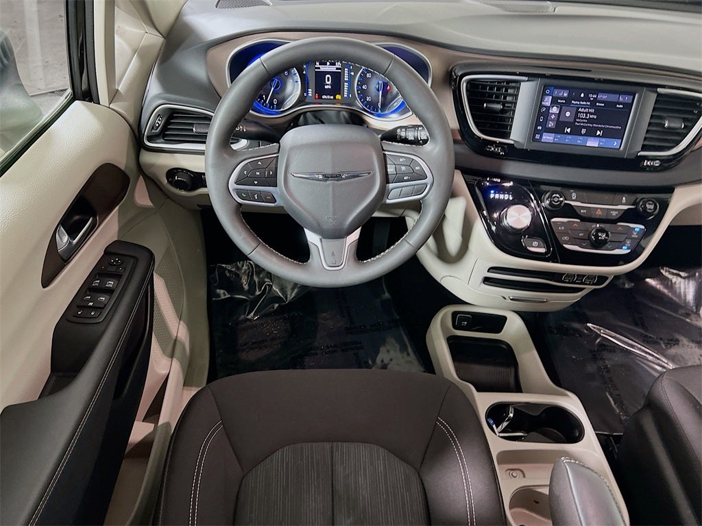 2024 Chrysler Voyager LX