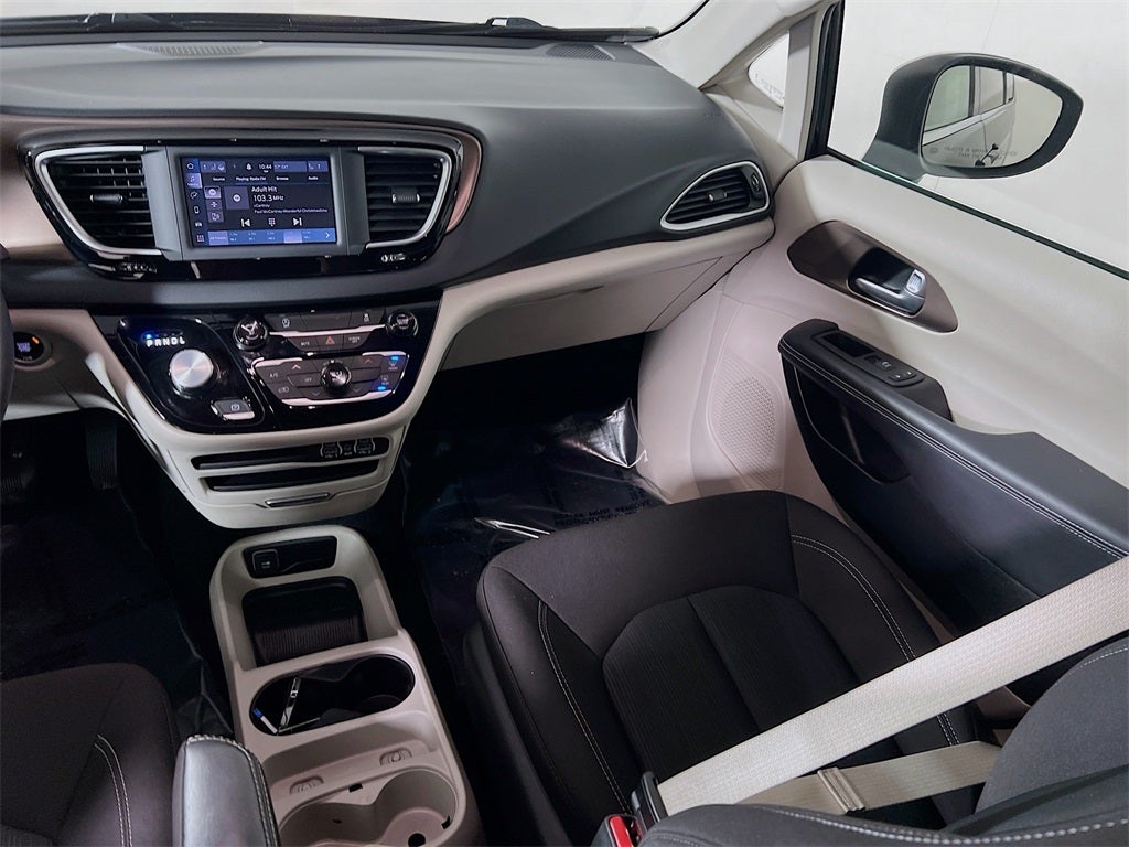 2024 Chrysler Voyager LX