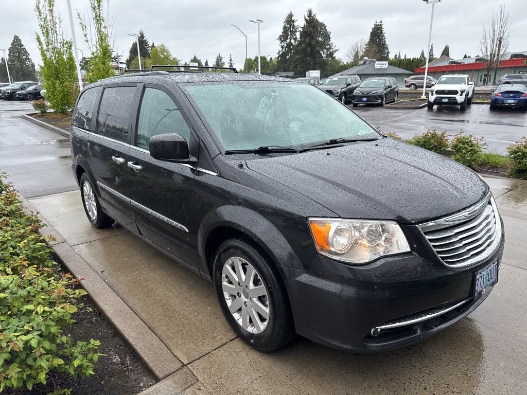2016 Chrysler Town & Country Touring