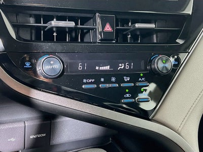2022 Toyota Camry Hybrid LE