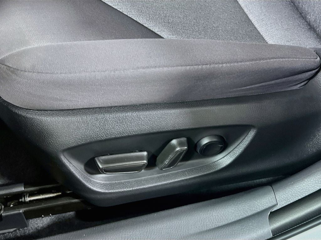 2022 Toyota Camry Hybrid LE