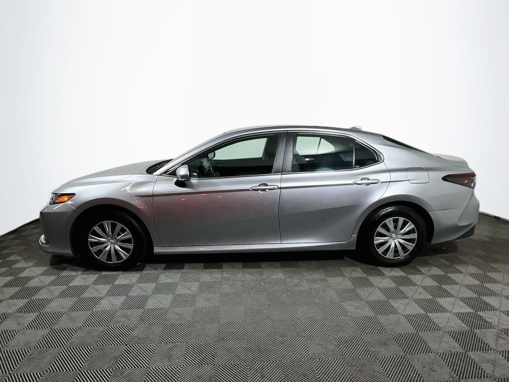 2022 Toyota Camry Hybrid LE