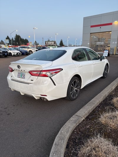 2020 Toyota Camry SE