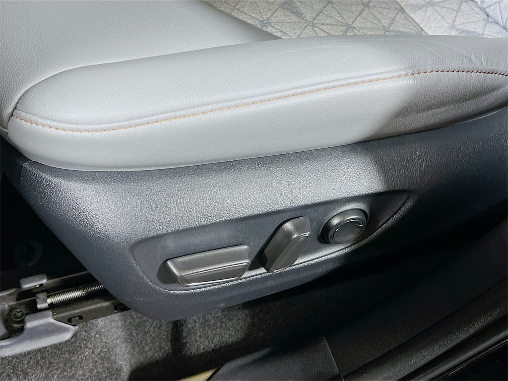 2023 Toyota Highlander Hybrid Bronze Edition