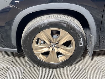 2023 Toyota Highlander Hybrid Bronze Edition