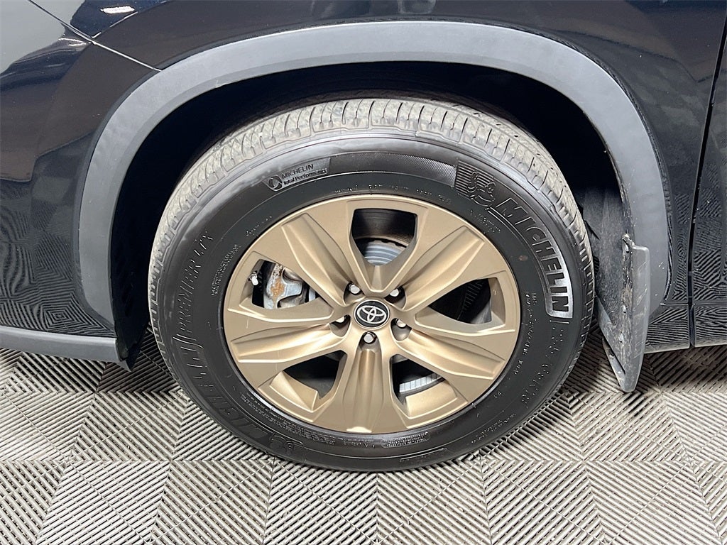 2023 Toyota Highlander Hybrid Bronze Edition