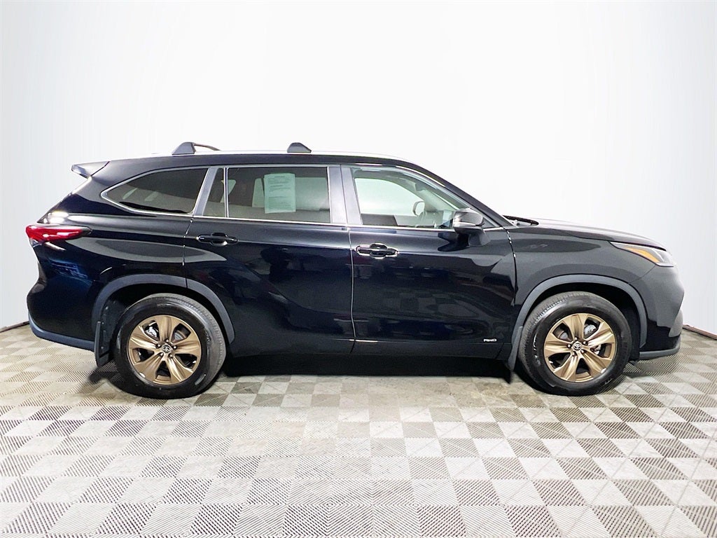 2023 Toyota Highlander Hybrid Bronze Edition