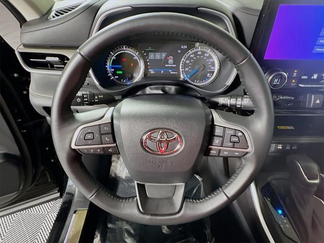 2023 Toyota Highlander Hybrid Bronze Edition