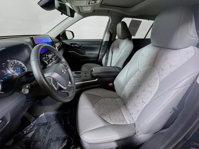 2023 Toyota Highlander Hybrid Bronze Edition