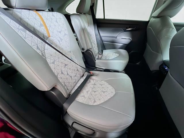 2023 Toyota Highlander Hybrid Bronze Edition