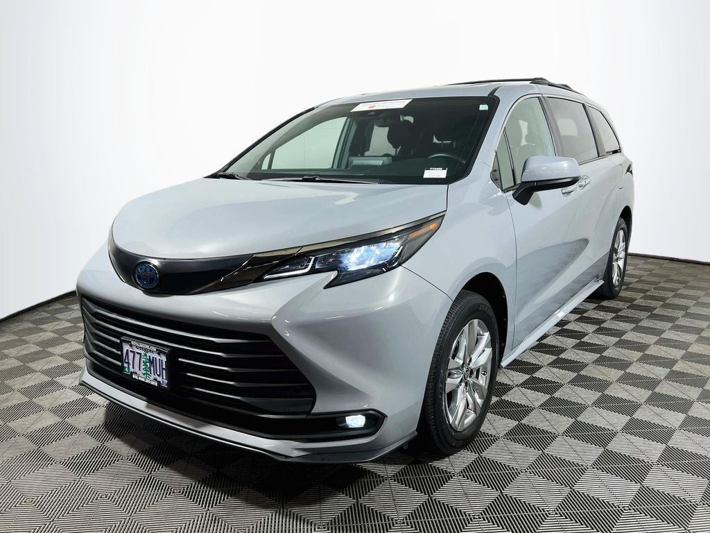 2022 Toyota Sienna Woodland Edition