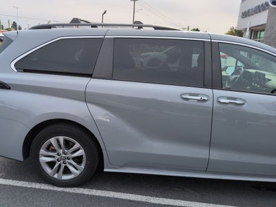 2022 Toyota Sienna Woodland Edition