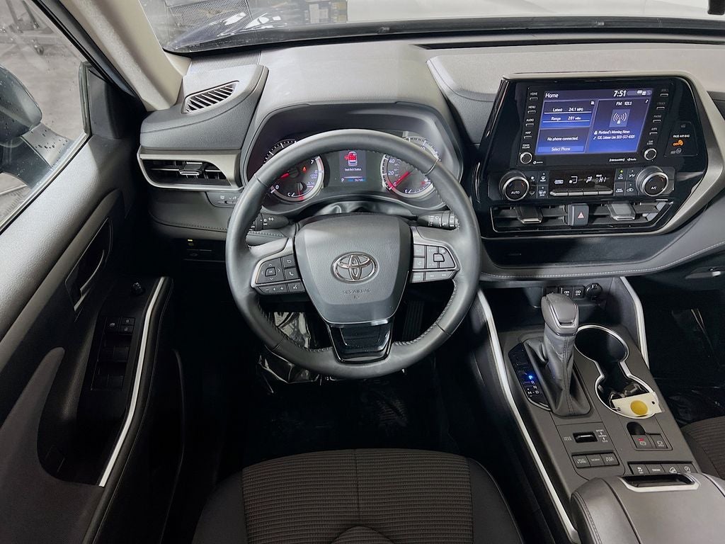 2020 Toyota Highlander LE