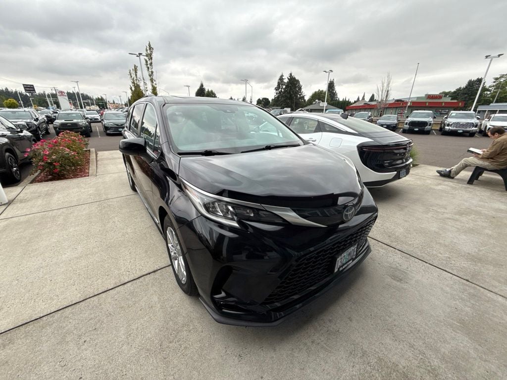2021 Toyota Sienna XSE 7 Passenger