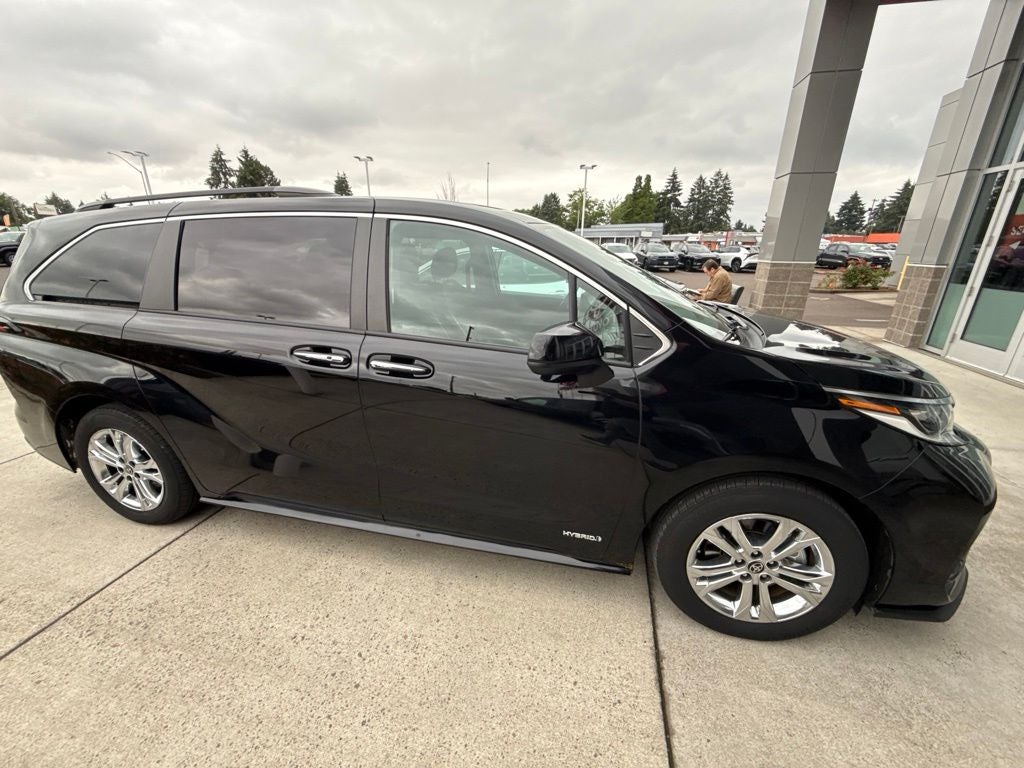 2021 Toyota Sienna XSE 7 Passenger