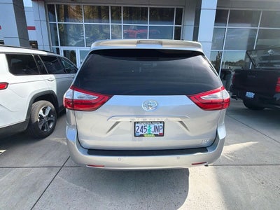 2017 Toyota Sienna XLE 7 Passenger