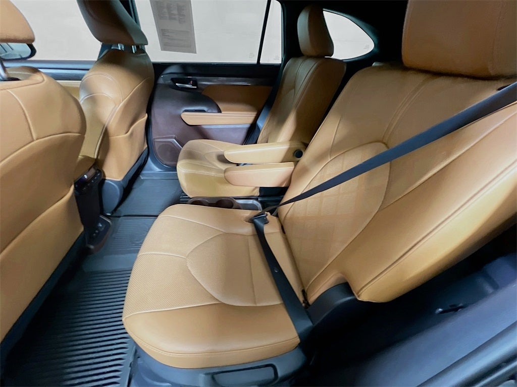 2020 Toyota Highlander Hybrid Platinum