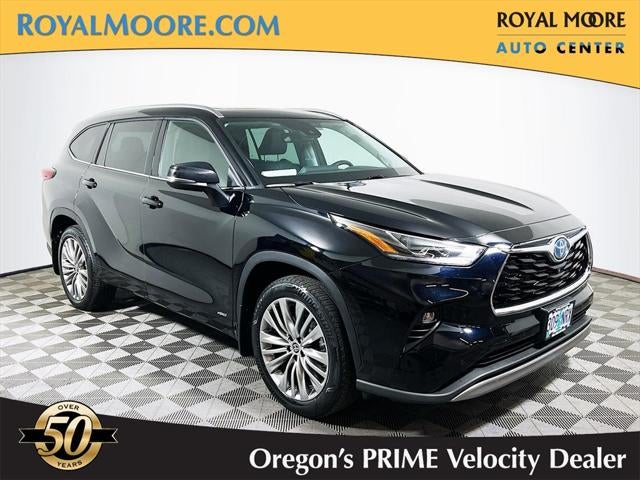 2022 Toyota Highlander Hybrid Platinum