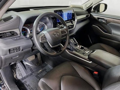 2022 Toyota Highlander Hybrid Platinum