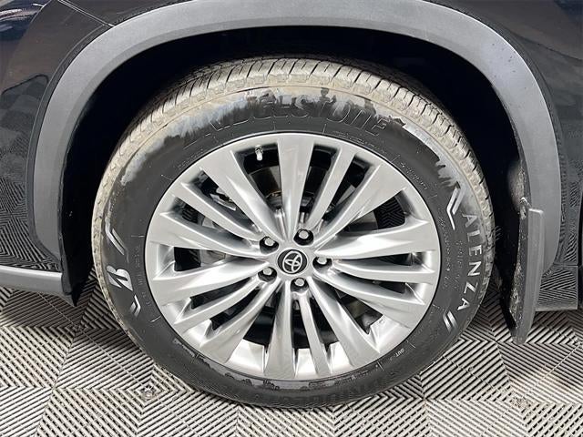 2022 Toyota Highlander Hybrid Platinum