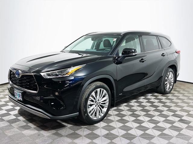 2022 Toyota Highlander Hybrid Platinum