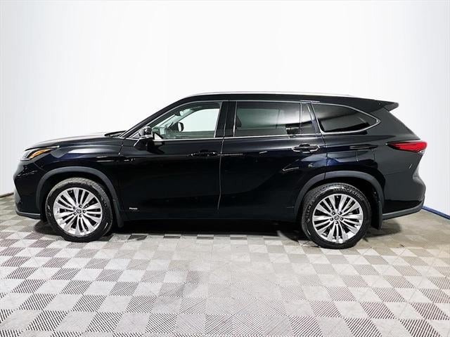 2022 Toyota Highlander Hybrid Platinum