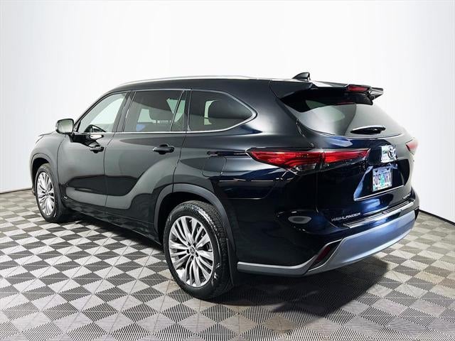 2022 Toyota Highlander Hybrid Platinum