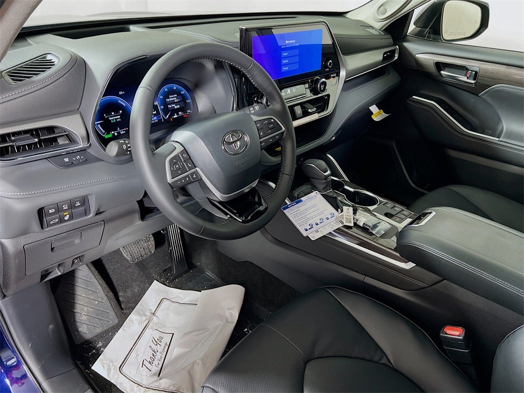 2026 Toyota Highlander Hybrid Platinum