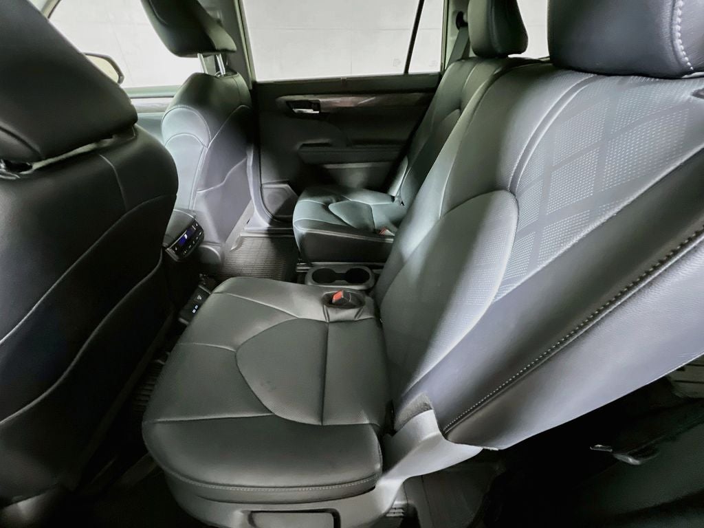 2024 Toyota Highlander Hybrid Platinum
