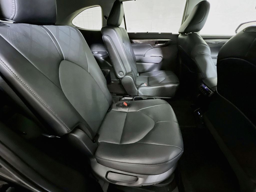2024 Toyota Highlander Hybrid Platinum