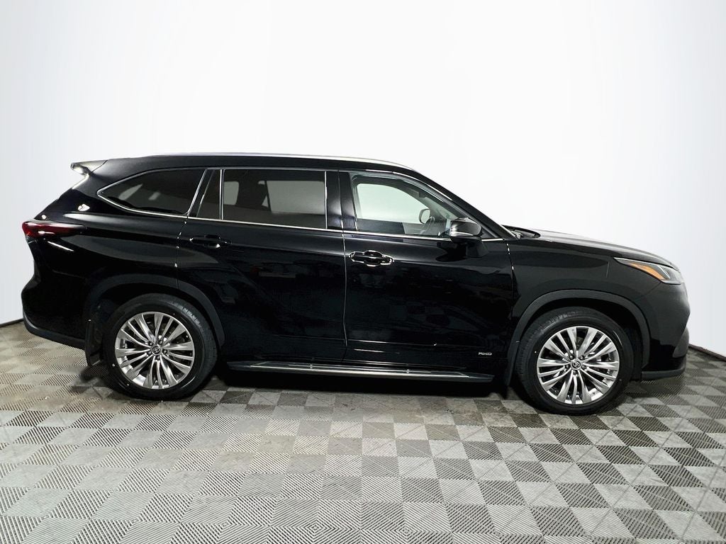 2024 Toyota Highlander Hybrid Platinum