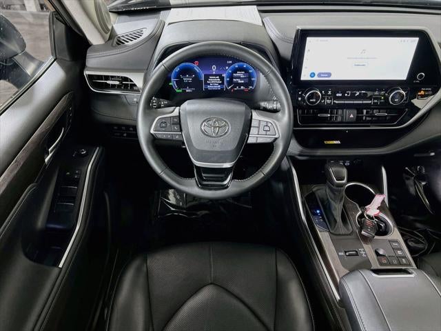 2024 Toyota Highlander Hybrid Platinum