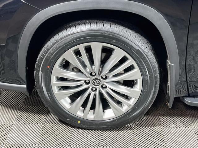 2024 Toyota Highlander Hybrid Platinum