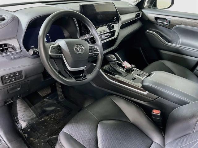 2024 Toyota Highlander Hybrid Platinum