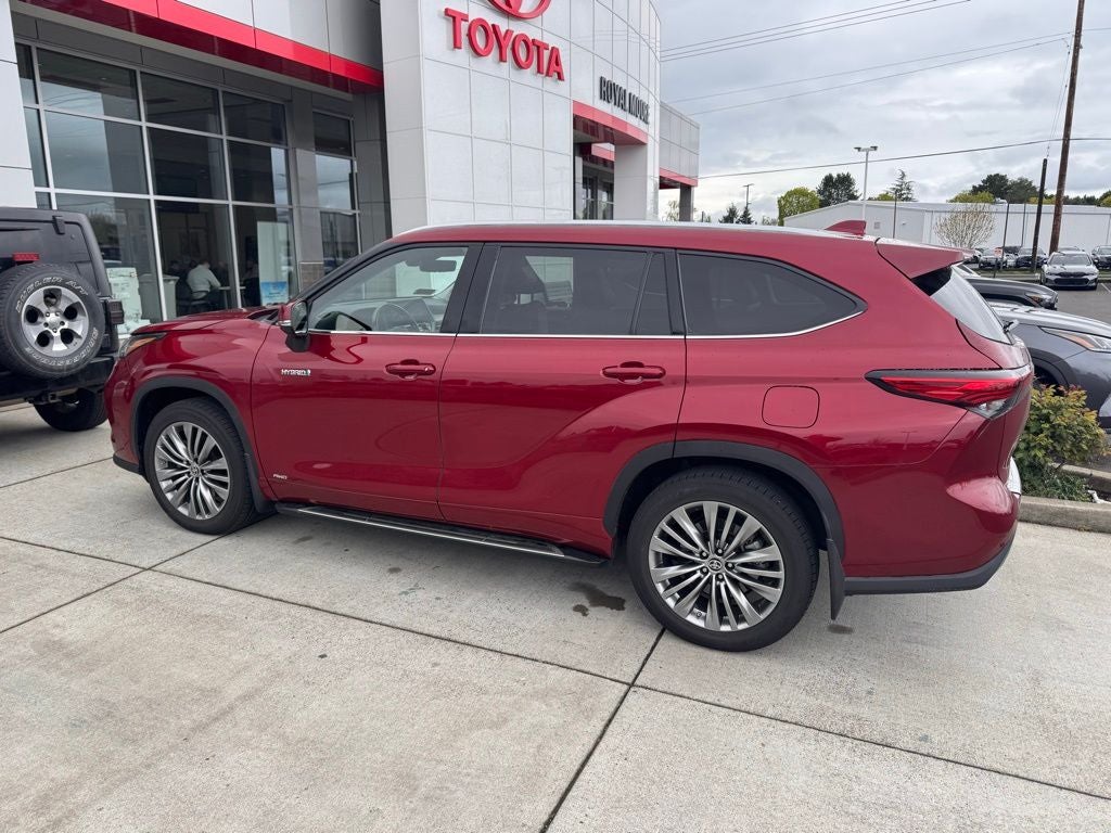 2021 Toyota Highlander Hybrid Platinum